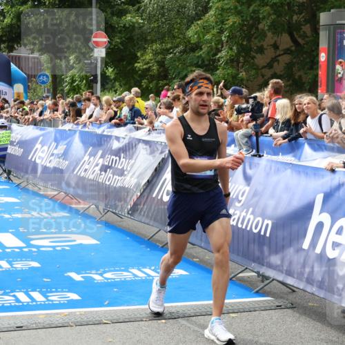 29.06.2025 - hella hamburg halbmarathon Zöllner http://msf.ph/oto/8168177 29.06.2025 10:19:29 Ziel 2659, 13016 meine-sportfotos.de