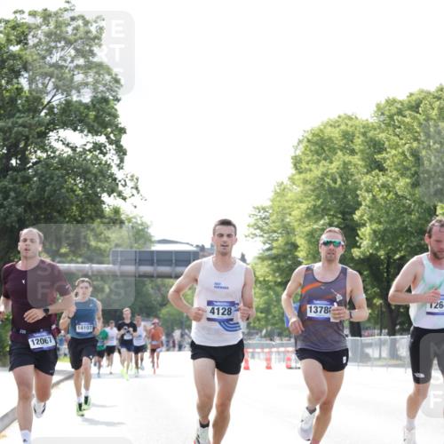 29.06.2025 - hella hamburg halbmarathon Jannik Wohlers http://msf.ph/oto/8168274 29.06.2025 09:41:17 Lombardsbrücke 2459, 4128, 4571, 7142, 9442, 10780, 11194, 12067, 12641, 13780, 14107, 16361, 16484, 17856 meine-sportfotos.de