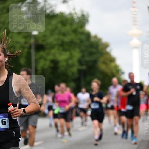 29.06.2025 - hella hamburg halbmarathon Dr. Thomas Lammeyer http://msf.ph/oto/8168278 29.06.2025 10:09:31 Kennedybrücke 1213, 1863, 2298, 3071, 3578, 4014, 4220, 4394, 4782, 4868, 5073, 5869, 6059, 7826, 8316, 8727, 8999, 9007, 9019, 9075, 9165, 9361, 9559, 9680, 9736, 9737, 10694 meine-sportfotos.de