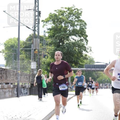 29.06.2025 - hella hamburg halbmarathon Jannik Wohlers http://msf.ph/oto/8168318 29.06.2025 09:41:18 Lombardsbrücke 2459, 4128, 4571, 7142, 10780, 11194, 12067, 12641, 13780, 14107, 16361, 16484 meine-sportfotos.de