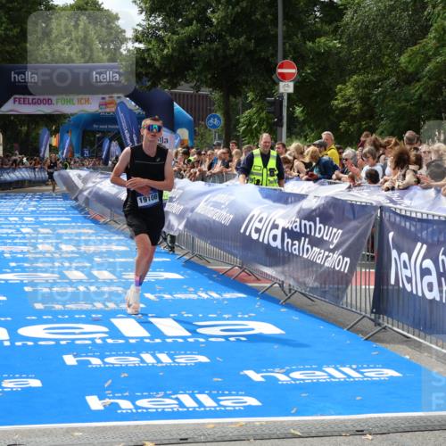29.06.2025 - hella hamburg halbmarathon Zöllner http://msf.ph/oto/8168319 29.06.2025 10:19:43 Ziel 19108 meine-sportfotos.de