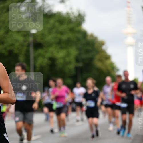 29.06.2025 - hella hamburg halbmarathon Dr. Thomas Lammeyer http://msf.ph/oto/8168327 29.06.2025 10:09:31 Kennedybrücke 1213, 1863, 2298, 3071, 3578, 4014, 4220, 4394, 4782, 4868, 5073, 5869, 6059, 7826, 8316, 8727, 8999, 9007, 9019, 9075, 9165, 9361, 9559, 9680, 9736, 9737, 10694 meine-sportfotos.de