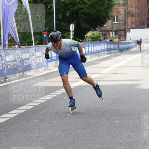 29.06.2025 - hella hamburg halbmarathon Strokosch-Dieckow http://msf.ph/oto/8168349 29.06.2025 09:06:57 Ziel 20471, 20479 meine-sportfotos.de