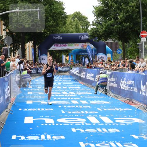 29.06.2025 - hella hamburg halbmarathon Zöllner http://msf.ph/oto/8168352 29.06.2025 10:19:52 Ziel 4524 meine-sportfotos.de