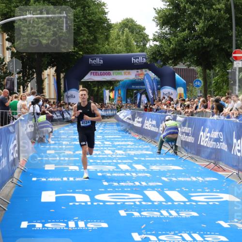 29.06.2025 - hella hamburg halbmarathon Zöllner http://msf.ph/oto/8168365 29.06.2025 10:19:52 Ziel 4524 meine-sportfotos.de