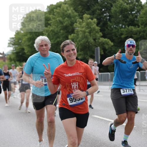 29.06.2025 - hella hamburg halbmarathon Jannik Wohlers http://msf.ph/oto/8168379 29.06.2025 10:21:09 Lombardsbrücke 1072, 1401, 2271, 2815, 3770, 3817, 3825, 3826, 4375, 4376, 4697, 4786, 5122, 5373, 5412, 5759, 5957, 6086, 6103, 6844, 7375, 7612, 7781, 8095, 8286, 8896, 9100, 9369, 9483, 9499, 9532, 9624, 10374, 10874, 10921, 12018, 12041, 12368, 12402, 12659, 13093, 13584, 13937, 14118, 14278, 14664, 15267, 15404, 15603, 15869, 16045, 16107, 17799, 17969, 18378, 18851, 19012 meine-sportfotos.de