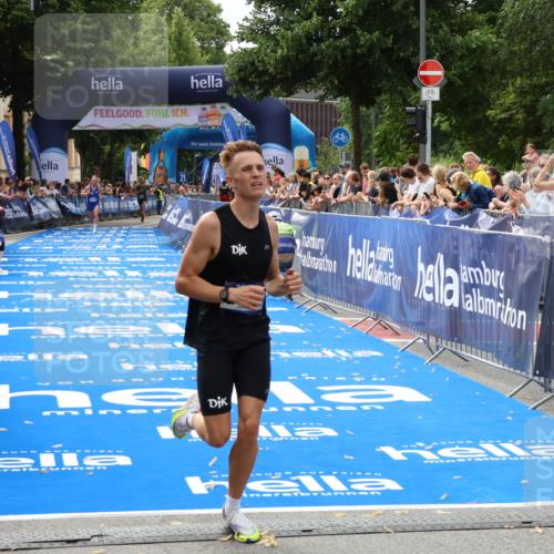 29.06.2025 - hella hamburg halbmarathon Zöllner http://msf.ph/oto/8168407 29.06.2025 10:19:54 Ziel 4524, 14188 meine-sportfotos.de