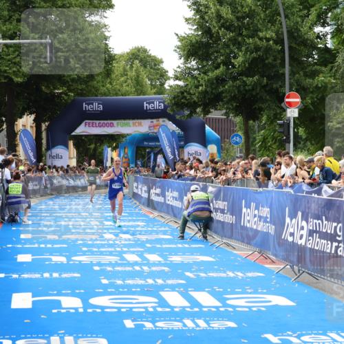 29.06.2025 - hella hamburg halbmarathon Zöllner http://msf.ph/oto/8168416 29.06.2025 10:19:59 Ziel 9255, 14188, 18848 meine-sportfotos.de