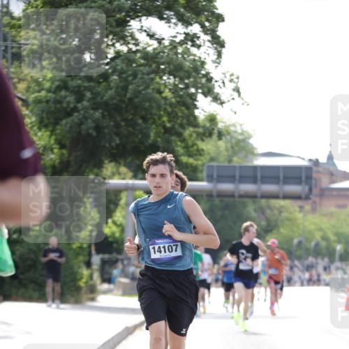 29.06.2025 - hella hamburg halbmarathon Jannik Wohlers http://msf.ph/oto/8168422 29.06.2025 09:41:19 Lombardsbrücke 2459, 4128, 4571, 7142, 10780, 11194, 12067, 12641, 13780, 14107, 16361, 16484 meine-sportfotos.de