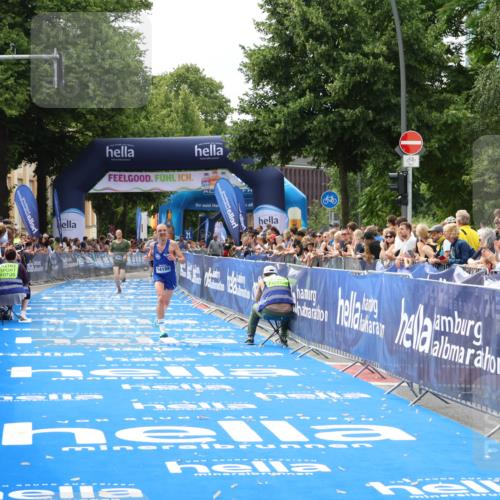 29.06.2025 - hella hamburg halbmarathon Zöllner http://msf.ph/oto/8168425 29.06.2025 10:19:59 Ziel 9255, 14188, 18848 meine-sportfotos.de