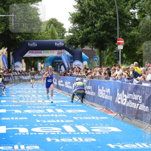 29.06.2025 - hella hamburg halbmarathon Zöllner http://msf.ph/oto/8168437 29.06.2025 10:20:00 Ziel 9255, 14188, 18848 meine-sportfotos.de