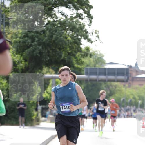 29.06.2025 - hella hamburg halbmarathon Jannik Wohlers http://msf.ph/oto/8168447 29.06.2025 09:41:19 Lombardsbrücke 2459, 4128, 4571, 7142, 10780, 11194, 12067, 12641, 13780, 14107, 16361, 16484 meine-sportfotos.de