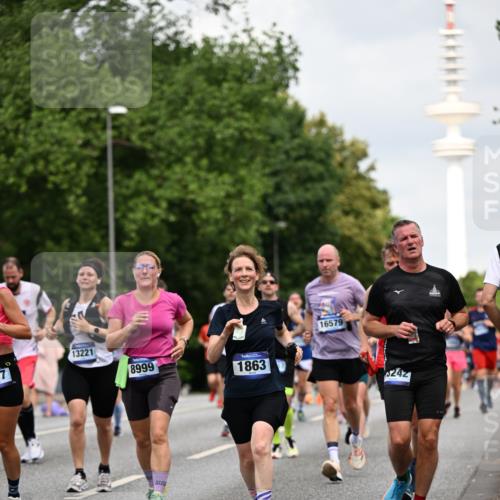 29.06.2025 - hella hamburg halbmarathon Dr. Thomas Lammeyer http://msf.ph/oto/8168473 29.06.2025 10:09:33 Kennedybrücke 1213, 1863, 2298, 3071, 3578, 4014, 4220, 4782, 4868, 5073, 5869, 6059, 7138, 7826, 8316, 8727, 8999, 9007, 9019, 9075, 9165, 9361, 9559, 9680, 9736, 9737, 9738, 10694 meine-sportfotos.de