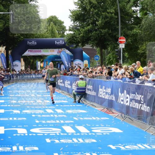 29.06.2025 - hella hamburg halbmarathon Zöllner http://msf.ph/oto/8168480 29.06.2025 10:20:03 Ziel 9255, 14188, 18848 meine-sportfotos.de