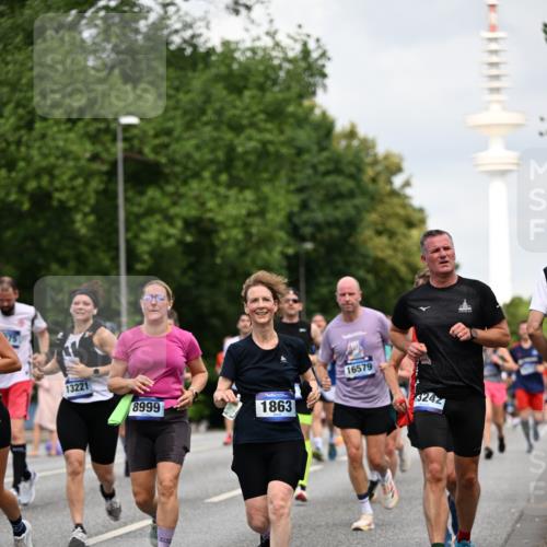 29.06.2025 - hella hamburg halbmarathon Dr. Thomas Lammeyer http://msf.ph/oto/8168483 29.06.2025 10:09:33 Kennedybrücke 1213, 1863, 2298, 3071, 3578, 4014, 4220, 4782, 4868, 5073, 5869, 6059, 7138, 7826, 8316, 8727, 8999, 9007, 9019, 9075, 9165, 9361, 9559, 9680, 9736, 9737, 9738, 10694 meine-sportfotos.de
