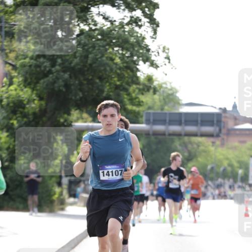 29.06.2025 - hella hamburg halbmarathon Jannik Wohlers http://msf.ph/oto/8168496 29.06.2025 09:41:19 Lombardsbrücke 2459, 4128, 4571, 7142, 10780, 11194, 12067, 12641, 13780, 14107, 16361, 16484 meine-sportfotos.de