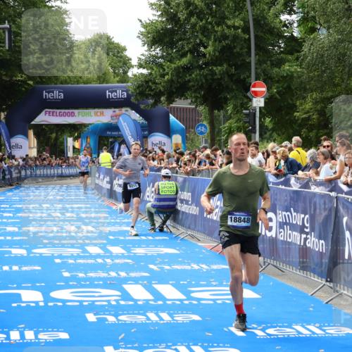 29.06.2025 - hella hamburg halbmarathon Zöllner http://msf.ph/oto/8168506 29.06.2025 10:20:05 Ziel 9255, 11829, 18848 meine-sportfotos.de