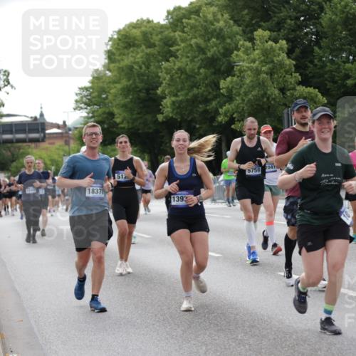 29.06.2025 - hella hamburg halbmarathon Jannik Wohlers http://msf.ph/oto/8168512 29.06.2025 10:21:11 Lombardsbrücke 1072, 1401, 1668, 2815, 3770, 3817, 3825, 3826, 4375, 4376, 4697, 4786, 5122, 5412, 5759, 5957, 6086, 6103, 7375, 7612, 7781, 8095, 8286, 8896, 9100, 9369, 9483, 9499, 9532, 9624, 10374, 10874, 10921, 12018, 12041, 12368, 12402, 12659, 13093, 13584, 13604, 13937, 14118, 14278, 14664, 15267, 15404, 15603, 15869, 16045, 16107, 17799, 17903, 17932, 18378, 18851, 19012 meine-sportfotos.de