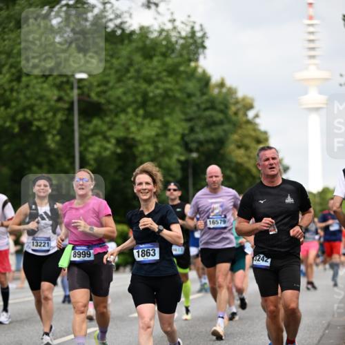 29.06.2025 - hella hamburg halbmarathon Dr. Thomas Lammeyer http://msf.ph/oto/8168519 29.06.2025 10:09:33 Kennedybrücke 1213, 1863, 2298, 3071, 3578, 4014, 4220, 4782, 4868, 5073, 5869, 6059, 7138, 7826, 8316, 8727, 8999, 9007, 9019, 9075, 9165, 9361, 9559, 9680, 9736, 9737, 9738, 10694 meine-sportfotos.de