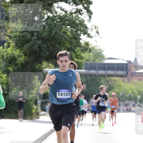 29.06.2025 - hella hamburg halbmarathon Jannik Wohlers http://msf.ph/oto/8168529 29.06.2025 09:41:19 Lombardsbrücke 2459, 4128, 4571, 7142, 10780, 11194, 12067, 12641, 13780, 14107, 16361, 16484 meine-sportfotos.de