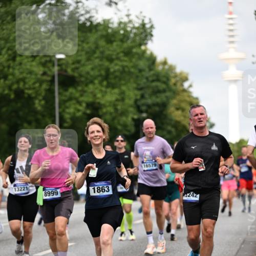 29.06.2025 - hella hamburg halbmarathon Dr. Thomas Lammeyer http://msf.ph/oto/8168548 29.06.2025 10:09:33 Kennedybrücke 1213, 1863, 2298, 3071, 3578, 4014, 4220, 4782, 4868, 5073, 5869, 6059, 7138, 7826, 8316, 8727, 8999, 9007, 9019, 9075, 9165, 9361, 9559, 9680, 9736, 9737, 9738, 10694 meine-sportfotos.de