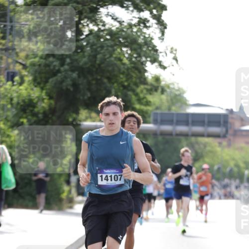 29.06.2025 - hella hamburg halbmarathon Jannik Wohlers http://msf.ph/oto/8168564 29.06.2025 09:41:20 Lombardsbrücke 2459, 4128, 4571, 7142, 10780, 11194, 12067, 12641, 13751, 13780, 14107, 16361, 16484 meine-sportfotos.de