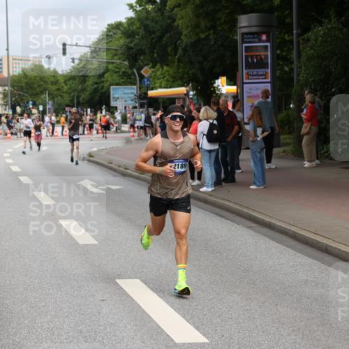 29.06.2025 - hella hamburg halbmarathon Yannick Fuchs http://msf.ph/oto/8168568 29.06.2025 10:23:28 20KM 1953, 2604, 3075, 7389, 10222, 12189, 12529, 13383, 14140, 15883, 17488 meine-sportfotos.de