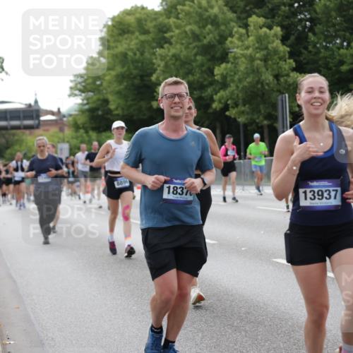 29.06.2025 - hella hamburg halbmarathon Jannik Wohlers http://msf.ph/oto/8168595 29.06.2025 10:21:12 Lombardsbrücke 1072, 1401, 1668, 3770, 3817, 3825, 3826, 4375, 4376, 4697, 4786, 5122, 5412, 5759, 5957, 6086, 6103, 6475, 7375, 7612, 7781, 8095, 8286, 8715, 8896, 9100, 9369, 9483, 9499, 9532, 9624, 10374, 10874, 10921, 12018, 12041, 12368, 12402, 12659, 13093, 13584, 13604, 13937, 14118, 14278, 15267, 15404, 15603, 15869, 16045, 16107, 17799, 17903, 17932, 18378, 18851, 19012 meine-sportfotos.de