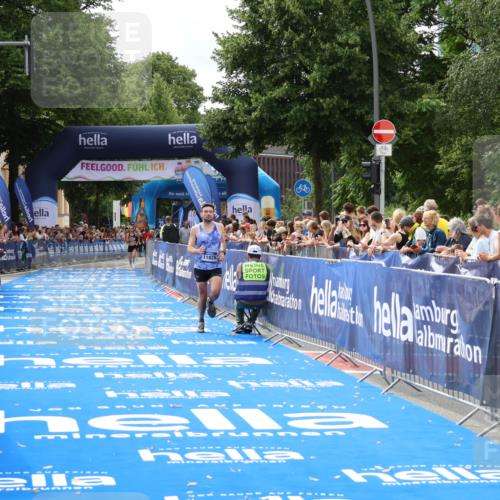 29.06.2025 - hella hamburg halbmarathon Zöllner http://msf.ph/oto/8168621 29.06.2025 10:20:10 Ziel 11829 meine-sportfotos.de