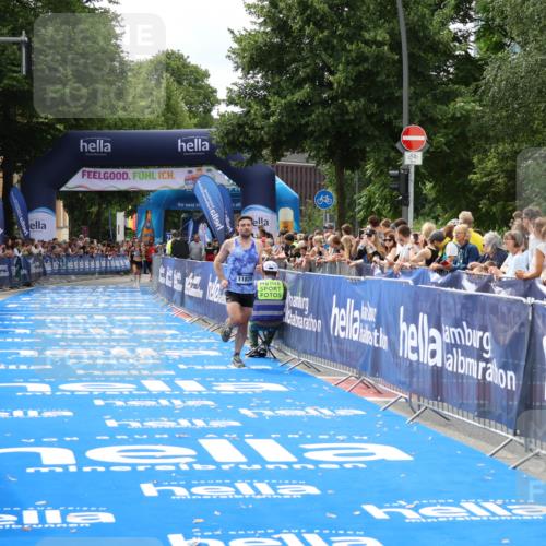 29.06.2025 - hella hamburg halbmarathon Zöllner http://msf.ph/oto/8168641 29.06.2025 10:20:10 Ziel 11829 meine-sportfotos.de