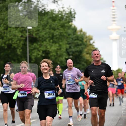 29.06.2025 - hella hamburg halbmarathon Dr. Thomas Lammeyer http://msf.ph/oto/8168652 29.06.2025 10:09:33 Kennedybrücke 1213, 1863, 2298, 3071, 3578, 4014, 4220, 4782, 4868, 5073, 5869, 6059, 7138, 7826, 8316, 8727, 8999, 9007, 9019, 9075, 9165, 9361, 9559, 9680, 9736, 9737, 9738, 10694 meine-sportfotos.de