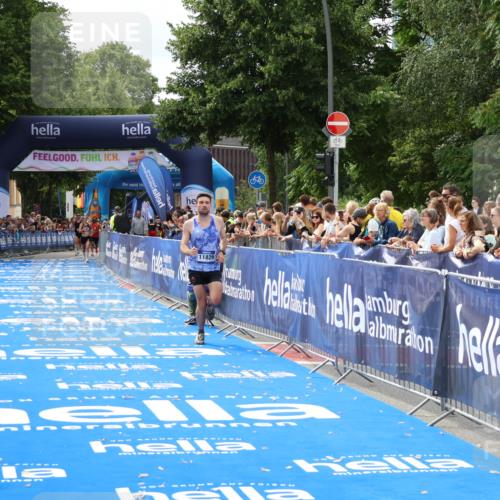 29.06.2025 - hella hamburg halbmarathon Zöllner http://msf.ph/oto/8168661 29.06.2025 10:20:10 Ziel 11829 meine-sportfotos.de