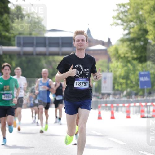 29.06.2025 - hella hamburg halbmarathon Jannik Wohlers http://msf.ph/oto/8168686 29.06.2025 09:41:23 Lombardsbrücke 1241, 2892, 4128, 4571, 7142, 10780, 11194, 12067, 12641, 13440, 13751, 13780, 14107, 16169, 16361, 16484, 18897 meine-sportfotos.de