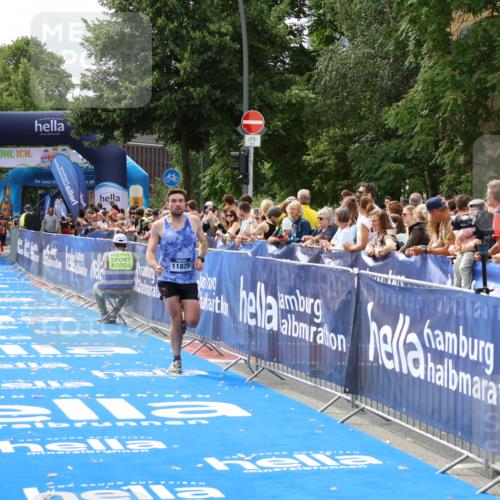 29.06.2025 - hella hamburg halbmarathon Zöllner http://msf.ph/oto/8168688 29.06.2025 10:20:11 Ziel 11829 meine-sportfotos.de