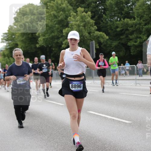 29.06.2025 - hella hamburg halbmarathon Jannik Wohlers http://msf.ph/oto/8168718 29.06.2025 10:21:15 Lombardsbrücke 1072, 1401, 1668, 2172, 2529, 3770, 3825, 3826, 4289, 4375, 4376, 4697, 4786, 5122, 5412, 5759, 5957, 6086, 6103, 6475, 6805, 7612, 7672, 8286, 8715, 8896, 9369, 9483, 9499, 9532, 10019, 10374, 10874, 12041, 12368, 12402, 12659, 13093, 13584, 13604, 13937, 14118, 14278, 15404, 15603, 15869, 16045, 17903, 17932, 18378, 18439, 18851 meine-sportfotos.de
