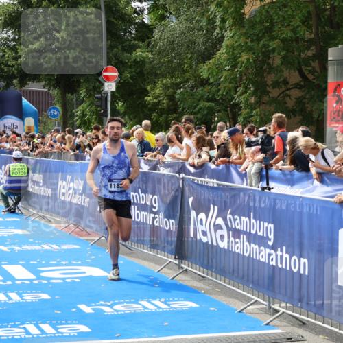 29.06.2025 - hella hamburg halbmarathon Zöllner http://msf.ph/oto/8168719 29.06.2025 10:20:12 Ziel 54, 11829, 12678 meine-sportfotos.de