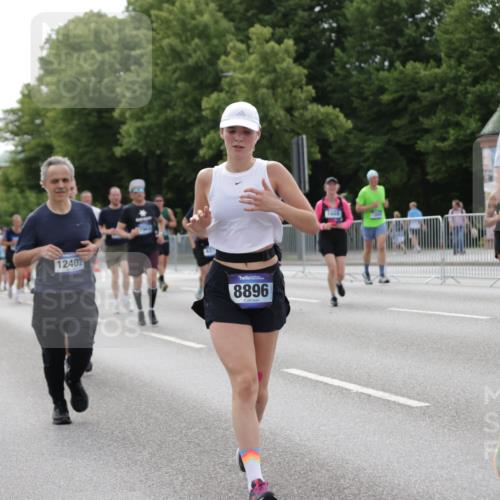 29.06.2025 - hella hamburg halbmarathon Jannik Wohlers http://msf.ph/oto/8168728 29.06.2025 10:21:15 Lombardsbrücke 1072, 1401, 1668, 2172, 2529, 3770, 3825, 3826, 4289, 4375, 4376, 4697, 4786, 5122, 5412, 5759, 5957, 6086, 6103, 6475, 6805, 7612, 7672, 8286, 8715, 8896, 9369, 9483, 9499, 9532, 10019, 10374, 10874, 12041, 12368, 12402, 12659, 13093, 13584, 13604, 13937, 14118, 14278, 15404, 15603, 15869, 16045, 17903, 17932, 18378, 18439, 18851 meine-sportfotos.de