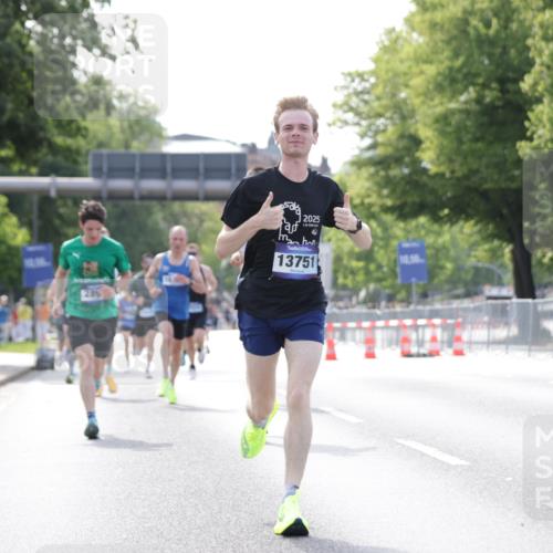 29.06.2025 - hella hamburg halbmarathon Jannik Wohlers http://msf.ph/oto/8168808 29.06.2025 09:41:23 Lombardsbrücke 1241, 2892, 4128, 4571, 7142, 10780, 11194, 12067, 12641, 13440, 13751, 13780, 14107, 16169, 16361, 16484, 18897 meine-sportfotos.de
