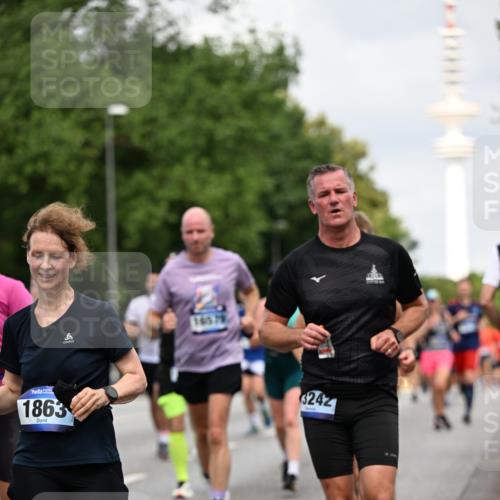 29.06.2025 - hella hamburg halbmarathon Dr. Thomas Lammeyer http://msf.ph/oto/8168810 29.06.2025 10:09:34 Kennedybrücke 1213, 1863, 2298, 3071, 3578, 4014, 4220, 4782, 4868, 5073, 5869, 6059, 7138, 7826, 8316, 8727, 8999, 9007, 9019, 9075, 9165, 9361, 9559, 9680, 9736, 9737, 9738, 10694 meine-sportfotos.de