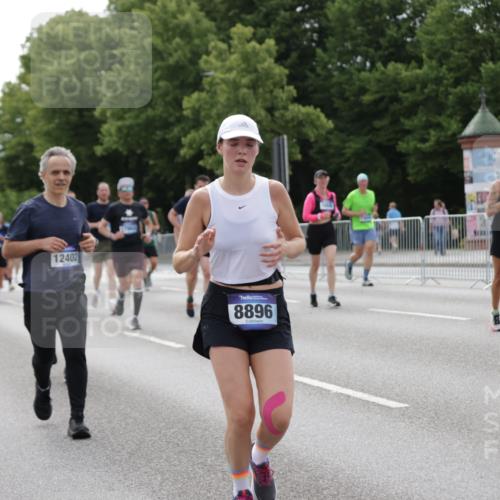 29.06.2025 - hella hamburg halbmarathon Jannik Wohlers http://msf.ph/oto/8168811 29.06.2025 10:21:15 Lombardsbrücke 1072, 1401, 1668, 2172, 2529, 3770, 3825, 3826, 4289, 4375, 4376, 4697, 4786, 5122, 5412, 5759, 5957, 6086, 6103, 6475, 6805, 7612, 7672, 8286, 8715, 8896, 9369, 9483, 9499, 9532, 10019, 10374, 10874, 12041, 12368, 12402, 12659, 13093, 13584, 13604, 13937, 14118, 14278, 15404, 15603, 15869, 16045, 17903, 17932, 18378, 18439, 18851 meine-sportfotos.de