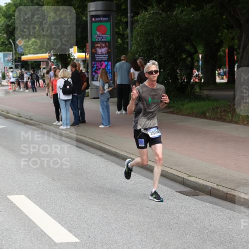 29.06.2025 - hella hamburg halbmarathon Yannick Fuchs http://msf.ph/oto/8168831 29.06.2025 10:23:35 20KM 1953, 2604, 3968, 6090, 7389, 10222, 12189, 14140, 15655, 15883, 16711, 17374, 17488 meine-sportfotos.de