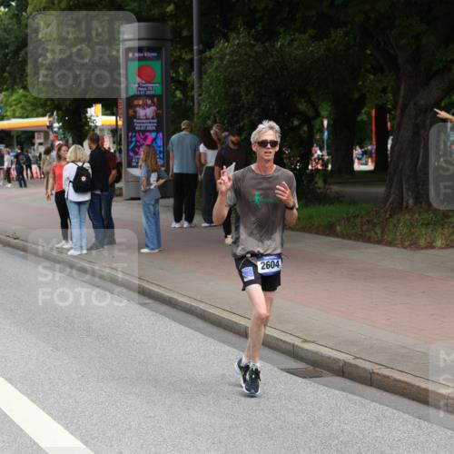 29.06.2025 - hella hamburg halbmarathon Yannick Fuchs http://msf.ph/oto/8168844 29.06.2025 10:23:35 20KM 1953, 2604, 3968, 6090, 7389, 10222, 12189, 14140, 15655, 15883, 16711, 17374, 17488 meine-sportfotos.de