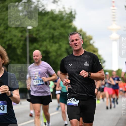 29.06.2025 - hella hamburg halbmarathon Dr. Thomas Lammeyer http://msf.ph/oto/8168848 29.06.2025 10:09:35 Kennedybrücke 1213, 1863, 2298, 3578, 4014, 4220, 4782, 4868, 5073, 5869, 6059, 7138, 7826, 8316, 8727, 8999, 9007, 9019, 9075, 9165, 9361, 9559, 9680, 9736, 9737, 9738, 10694 meine-sportfotos.de