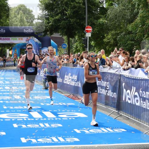29.06.2025 - hella hamburg halbmarathon Zöllner http://msf.ph/oto/8168859 29.06.2025 10:20:19 Ziel 54, 12678, 14302, 16245 meine-sportfotos.de
