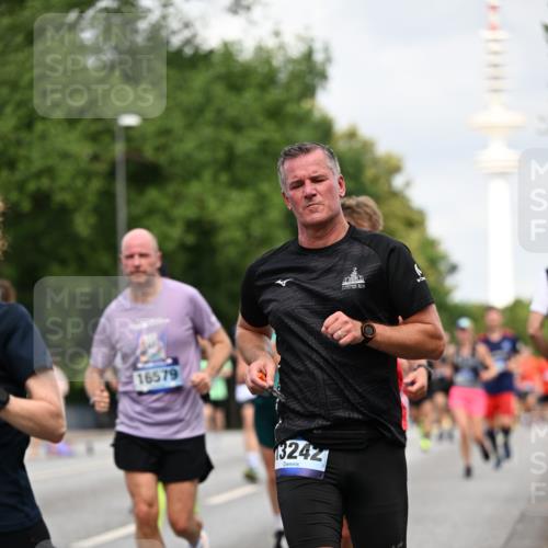 29.06.2025 - hella hamburg halbmarathon Dr. Thomas Lammeyer http://msf.ph/oto/8168868 29.06.2025 10:09:35 Kennedybrücke 1213, 1863, 2298, 3578, 4014, 4220, 4782, 4868, 5073, 5869, 6059, 7138, 7826, 8316, 8727, 8999, 9007, 9019, 9075, 9165, 9361, 9559, 9680, 9736, 9737, 9738, 10694 meine-sportfotos.de