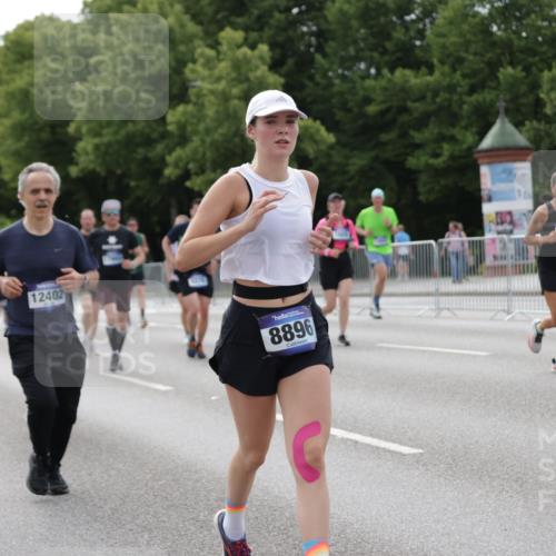 29.06.2025 - hella hamburg halbmarathon Jannik Wohlers http://msf.ph/oto/8168878 29.06.2025 10:21:16 Lombardsbrücke 1072, 1158, 1401, 1668, 2172, 2315, 2353, 2529, 3770, 3825, 3826, 4289, 4375, 4376, 4697, 4786, 5122, 5412, 5759, 5957, 6086, 6103, 6475, 6805, 7075, 7612, 7672, 8286, 8715, 8896, 9369, 9483, 9499, 9532, 9635, 10019, 10374, 10874, 11425, 12041, 12368, 12402, 12659, 13093, 13604, 13937, 14278, 15404, 15603, 15869, 16045, 17903, 17932, 18378, 18439, 18851 meine-sportfotos.de