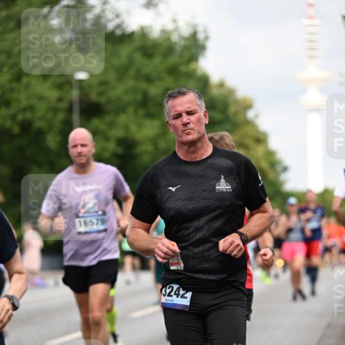 29.06.2025 - hella hamburg halbmarathon Dr. Thomas Lammeyer http://msf.ph/oto/8168902 29.06.2025 10:09:35 Kennedybrücke 1213, 1863, 2298, 3578, 4014, 4220, 4782, 4868, 5073, 5869, 6059, 7138, 7826, 8316, 8727, 8999, 9007, 9019, 9075, 9165, 9361, 9559, 9680, 9736, 9737, 9738, 10694 meine-sportfotos.de
