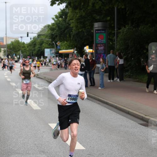 29.06.2025 - hella hamburg halbmarathon Yannick Fuchs http://msf.ph/oto/8168920 29.06.2025 10:23:37 20KM 1953, 2604, 3968, 6090, 7389, 10222, 12189, 14140, 15655, 15883, 16711, 17374, 17488 meine-sportfotos.de