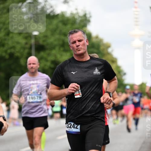 29.06.2025 - hella hamburg halbmarathon Dr. Thomas Lammeyer http://msf.ph/oto/8168925 29.06.2025 10:09:35 Kennedybrücke 1213, 1863, 2298, 3578, 4014, 4220, 4782, 4868, 5073, 5869, 6059, 7138, 7826, 8316, 8727, 8999, 9007, 9019, 9075, 9165, 9361, 9559, 9680, 9736, 9737, 9738, 10694 meine-sportfotos.de