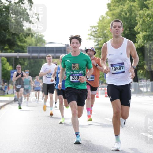 29.06.2025 - hella hamburg halbmarathon Jannik Wohlers http://msf.ph/oto/8168951 29.06.2025 09:41:26 Lombardsbrücke 1241, 2892, 4128, 4571, 6559, 7142, 7862, 10780, 11194, 12067, 12641, 13440, 13751, 13780, 14107, 16169, 16361, 18124, 18897 meine-sportfotos.de